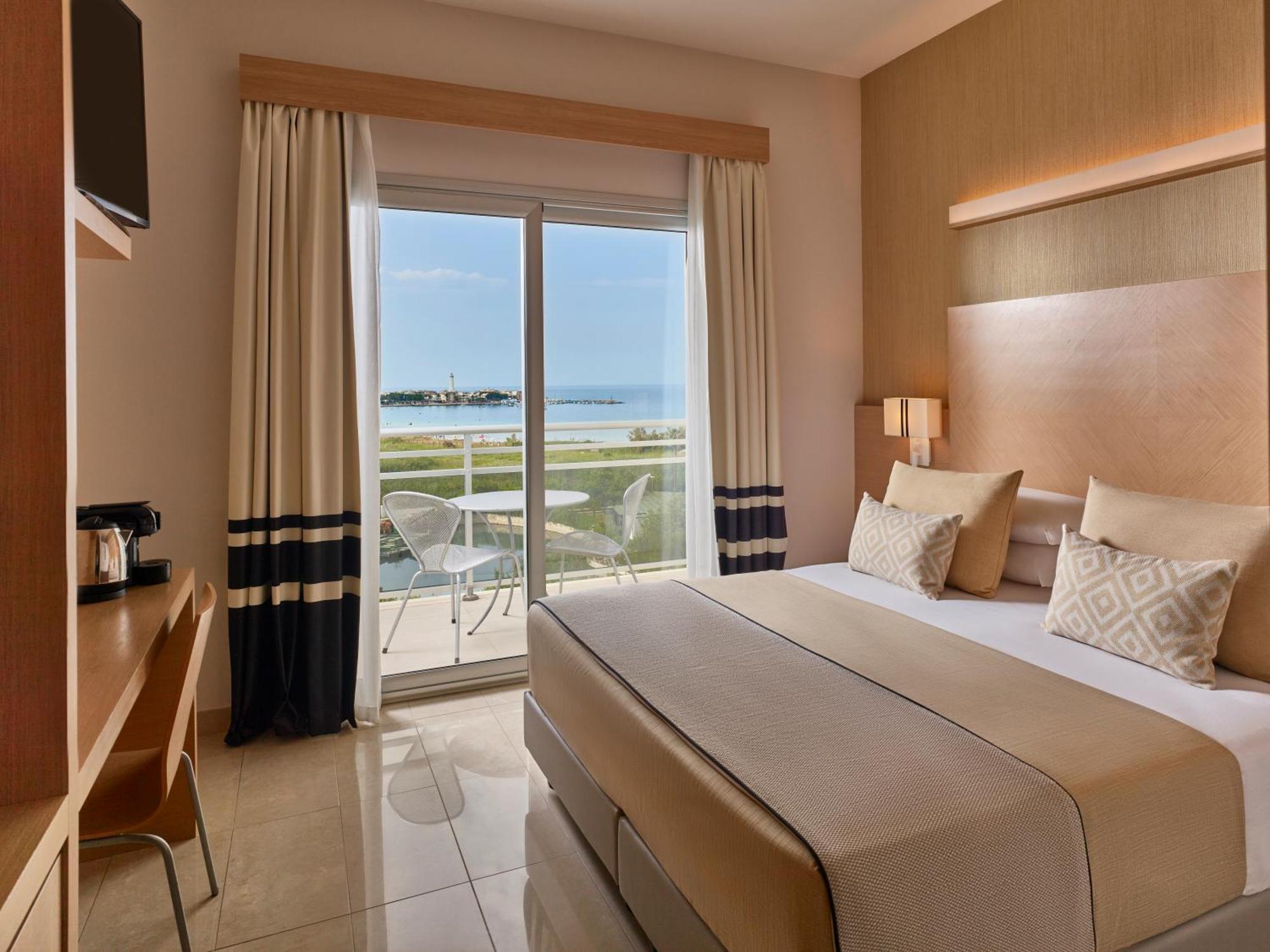 Granserena Hotel Torre Canne Rum bild